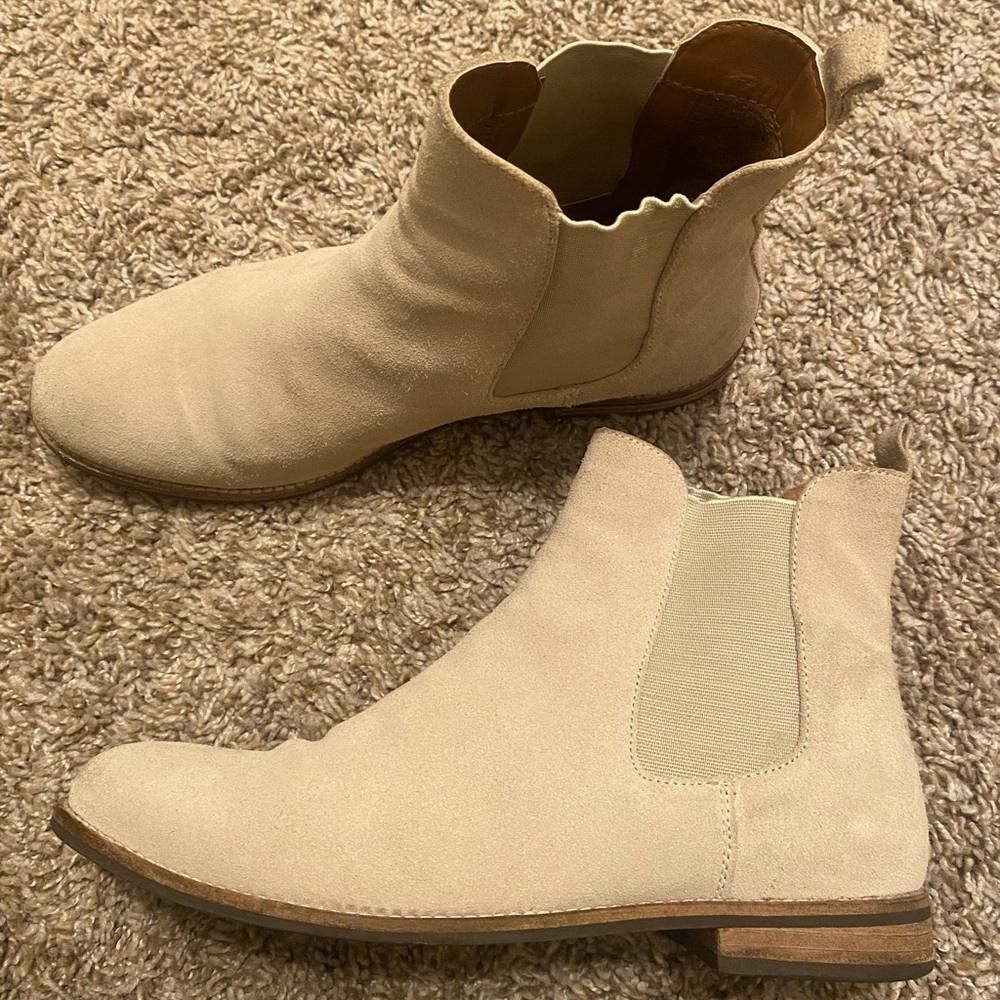 Lucy Avenue Taupe Suede Chelsea Boot — Size 8